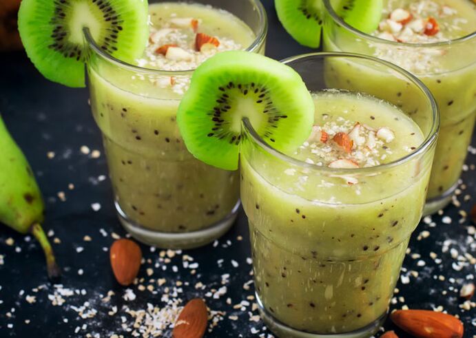 Ripe banana and kiwi smoothie for weight loss