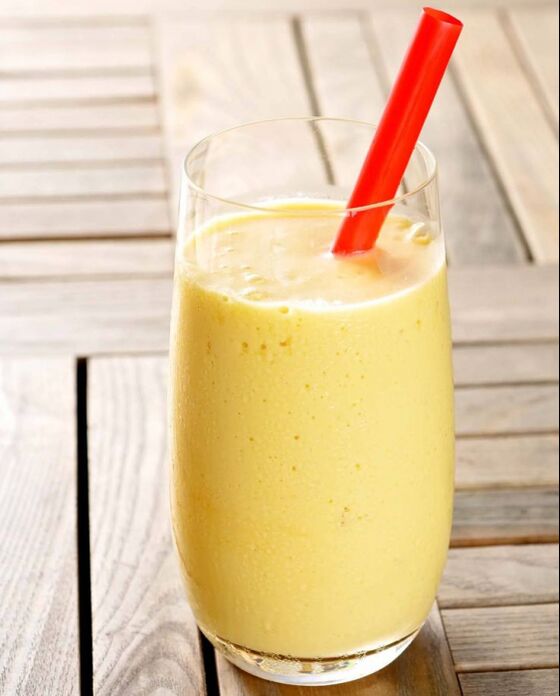 Apple and banana smoothie a healthy snack for those who want to lose weight in a week